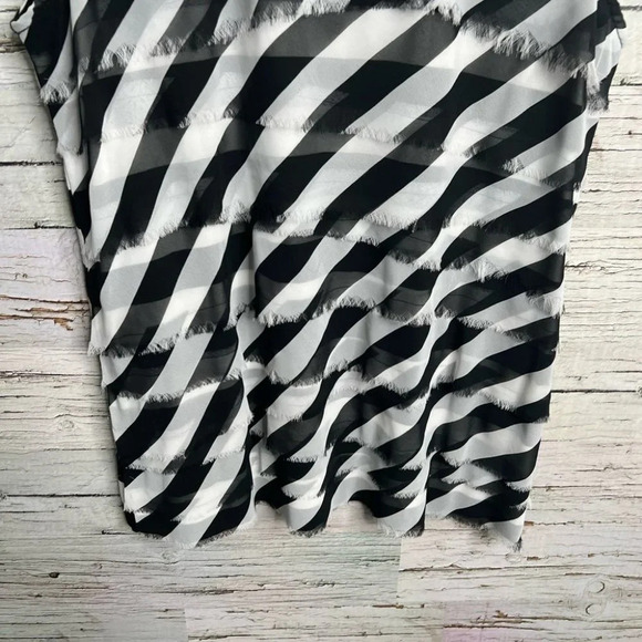 Chicos size 2 black white striped tank top blouse  ruffle size large - Picture 2 of 9